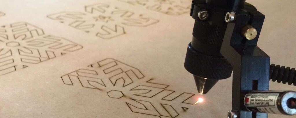 Ventajas del Servicio de Corte y Grabado Láser en Lima: precisión milimétrica, velocidad de producción y corte limpio sin rebabas